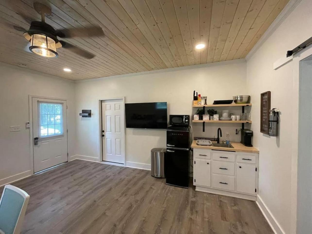 Beautifully Renovated Studio 2 Miles From Marina! Winchester Bagian luar foto